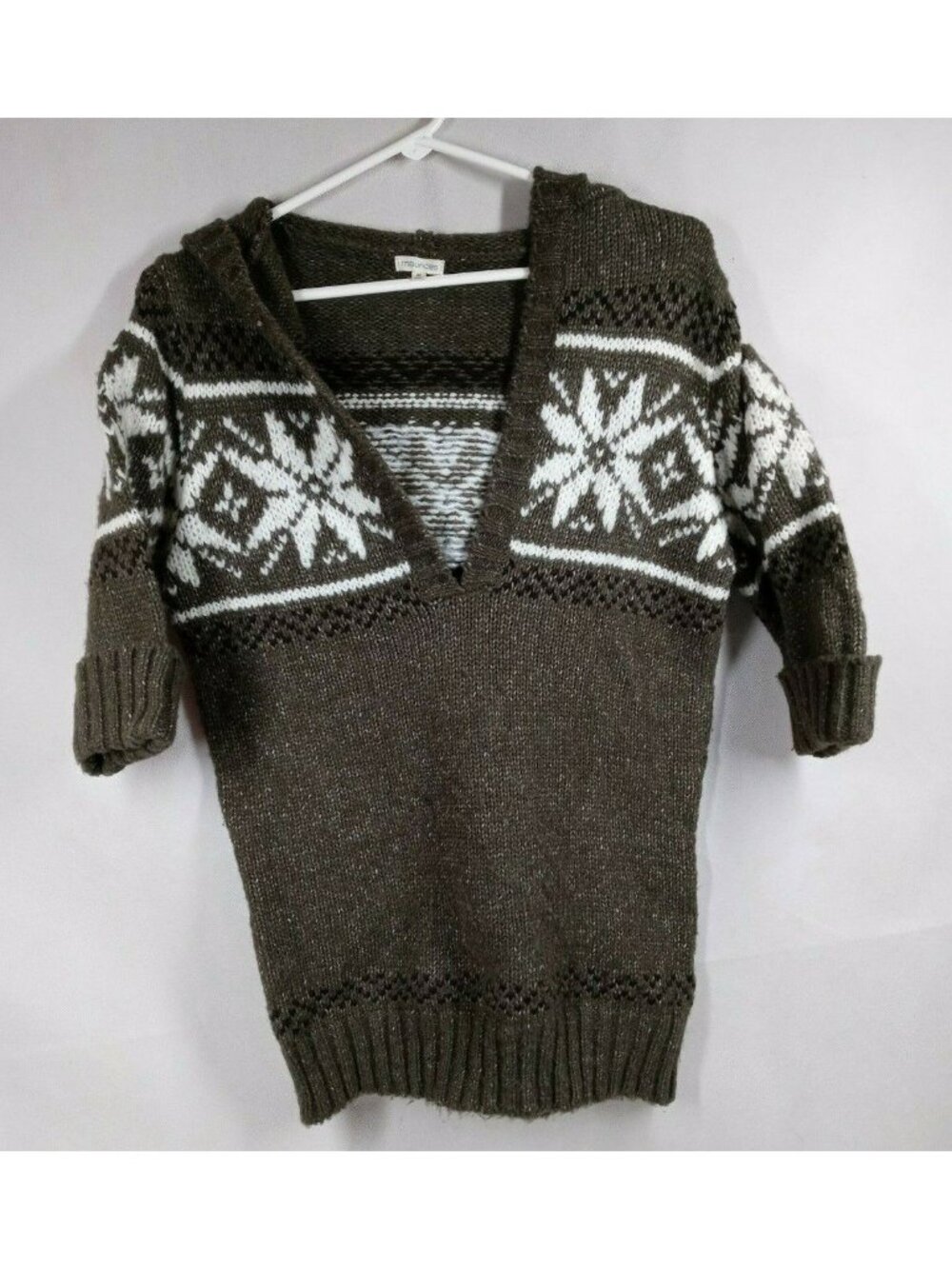 Maurices Women’s Short Sleeve Hooded Sweater With Nordic Design Size Medium